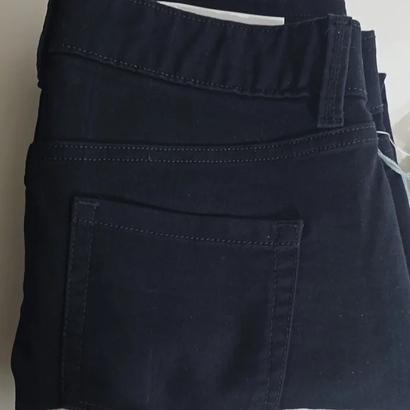 Liz Claiborne Sara Slim Leg Mid Rise Stretch Black Jeans Size 4PS Short NWT - Picture 10 of 10